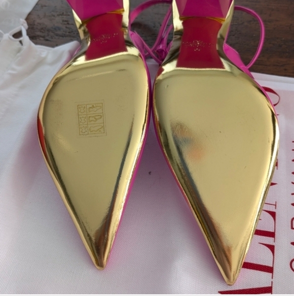 Valentino Garavani Patent Slingback Pumps in Hot Pink - Picture 6 of 11
